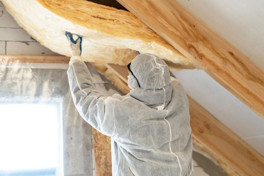 professional installing fiber glass insulation in boone nc